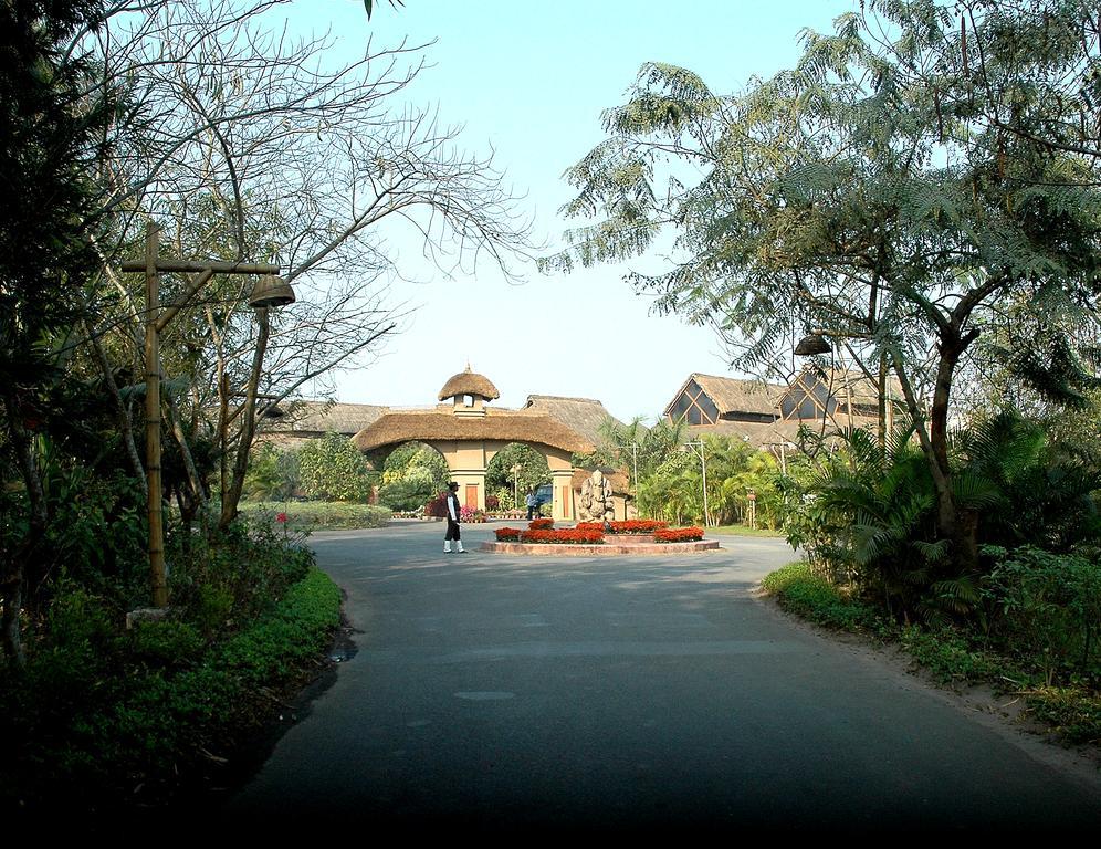Vedic Village Spa Resort Calcutta Extérieur photo
