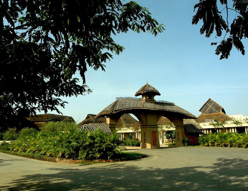 Vedic Village Spa Resort Calcutta Extérieur photo